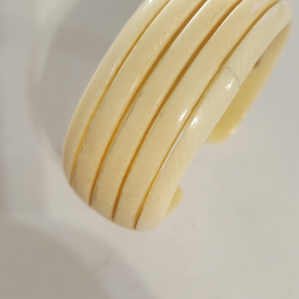 Ivory Polished Cuff  Bangle - Picture 5 of 7